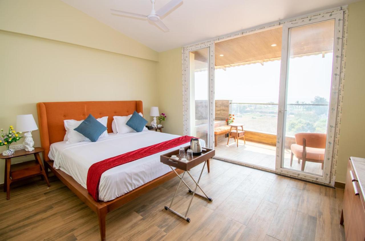 Octave Rococco Morjim Hotel Pernem Exterior photo