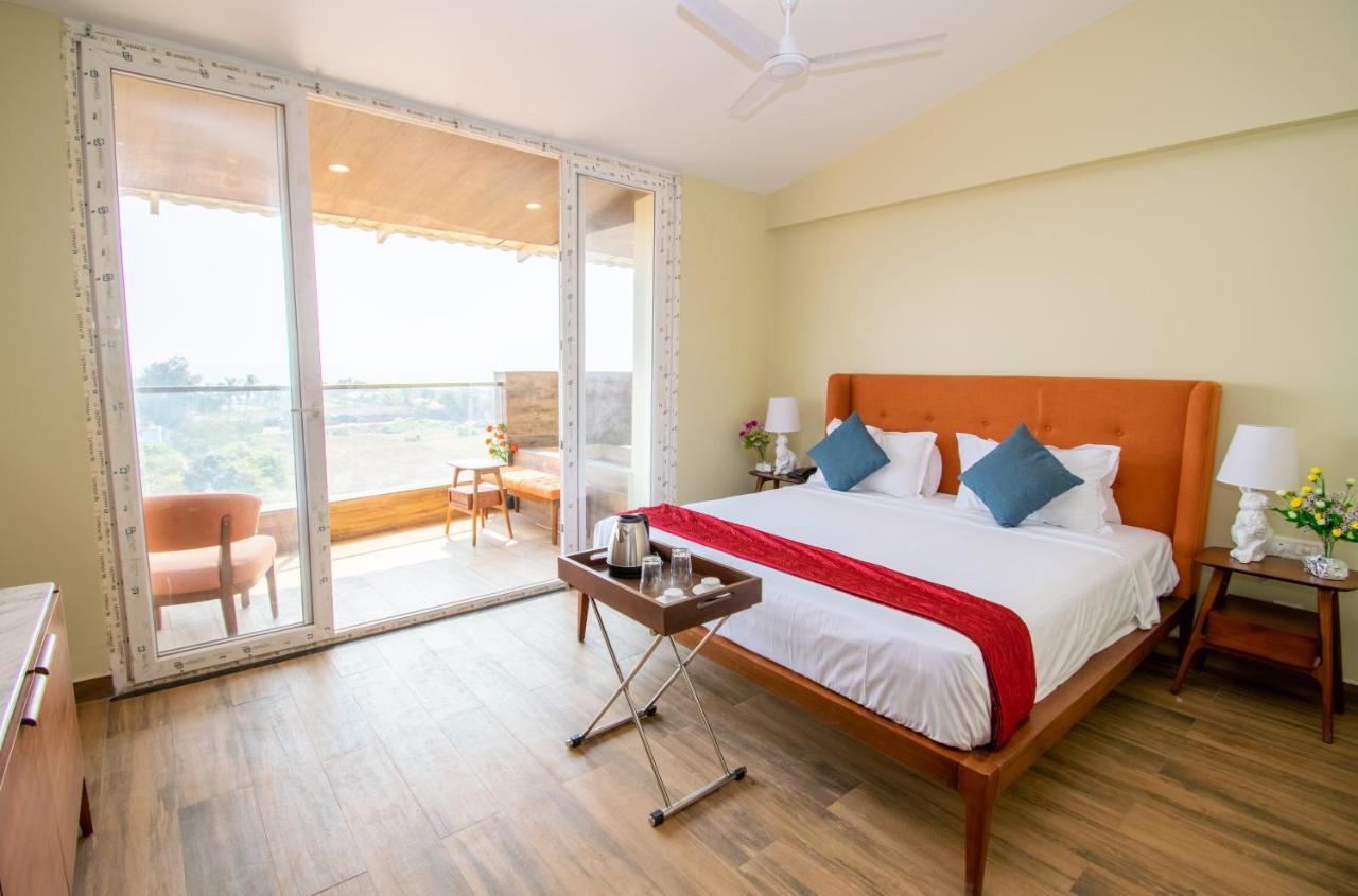 Octave Rococco Morjim Hotel Pernem Exterior photo