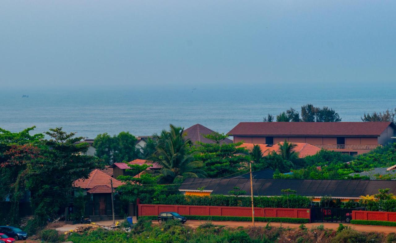 Octave Rococco Morjim Hotel Pernem Exterior photo