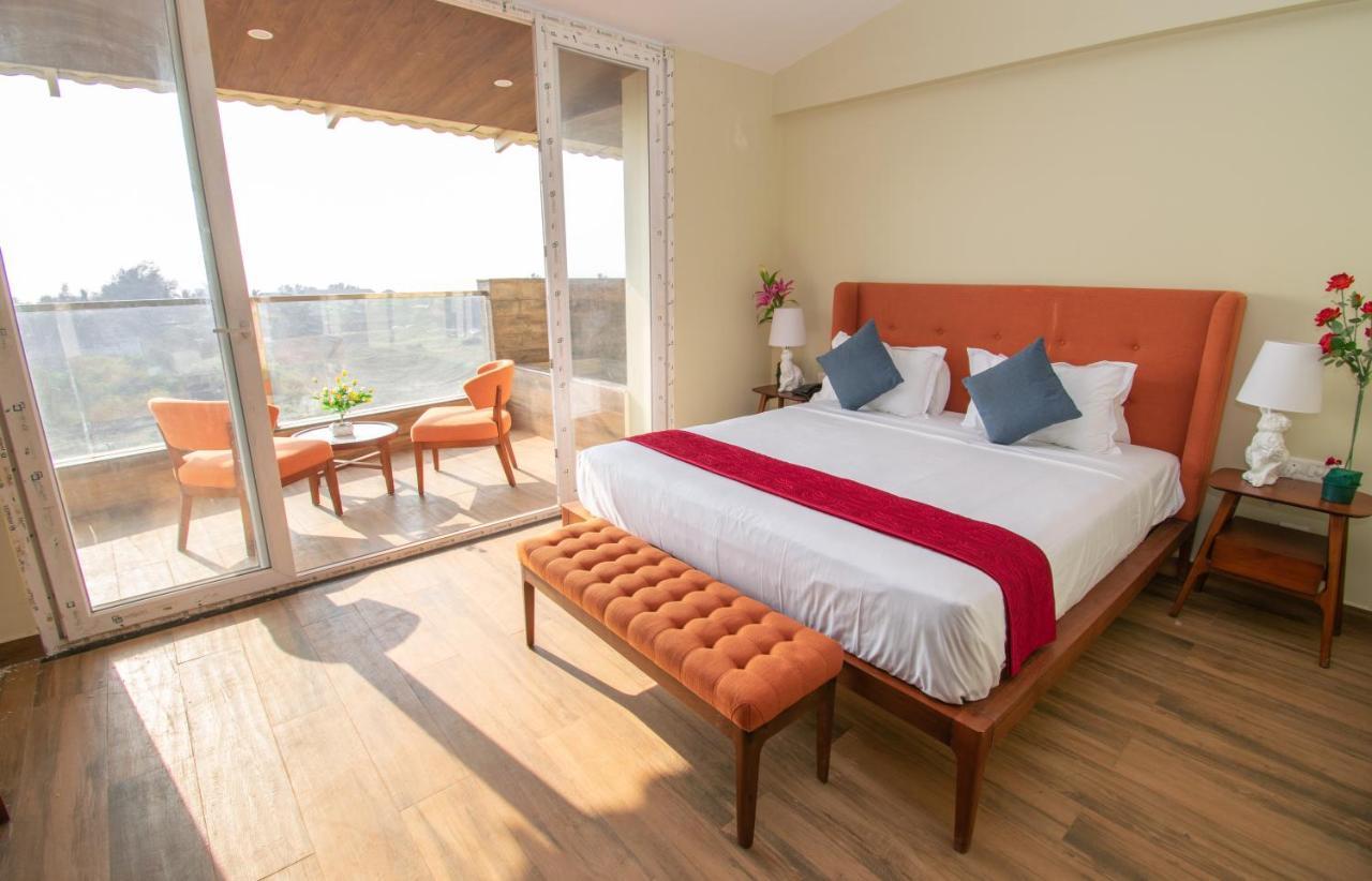 Octave Rococco Morjim Hotel Pernem Exterior photo
