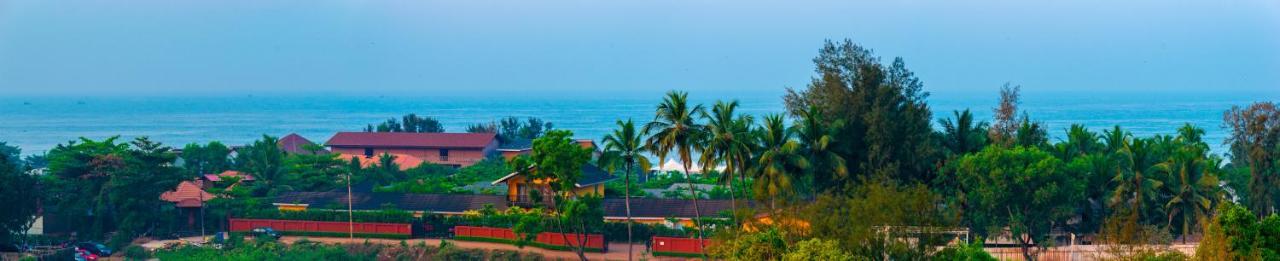Octave Rococco Morjim Hotel Pernem Exterior photo