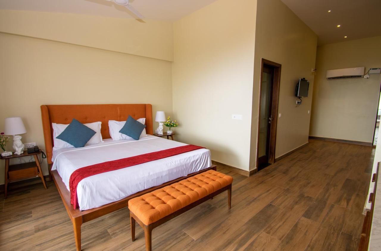 Octave Rococco Morjim Hotel Pernem Exterior photo