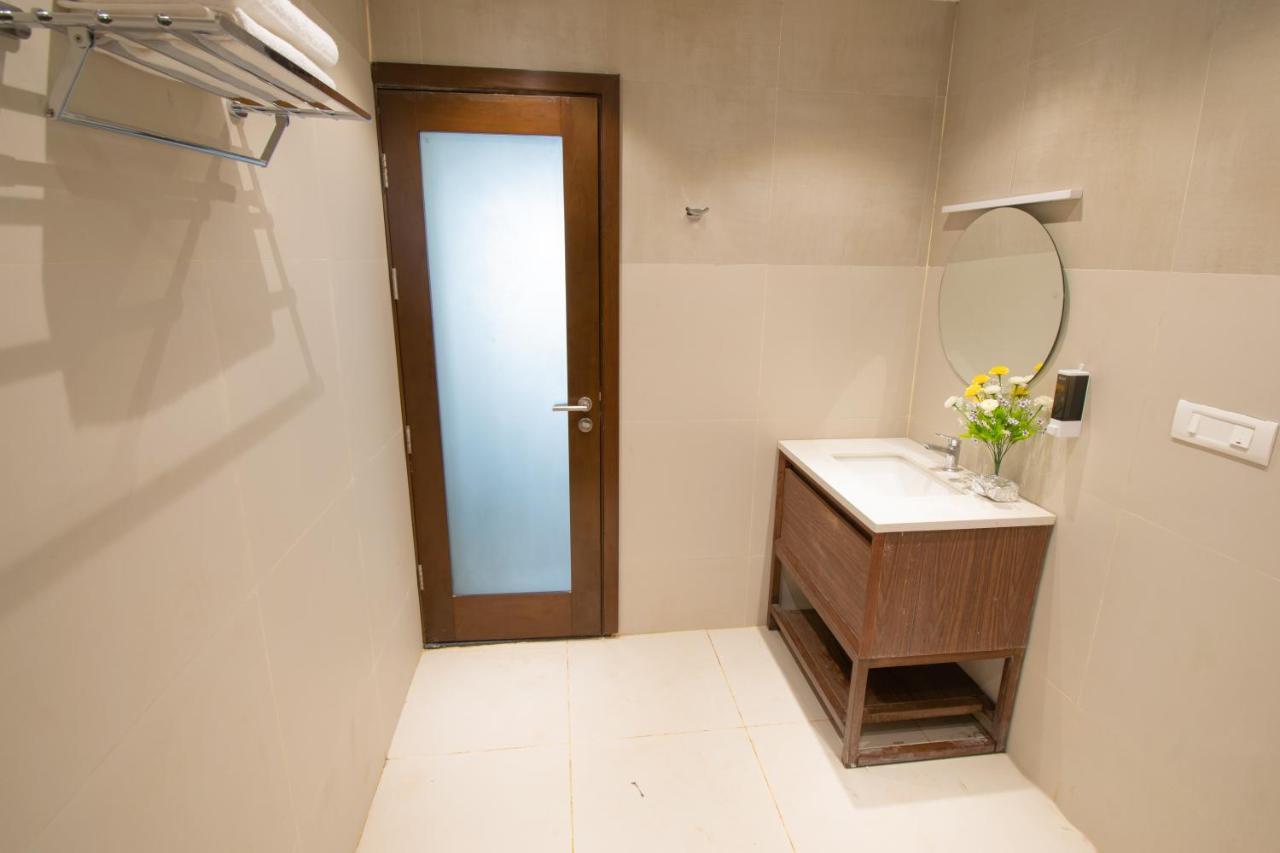 Octave Rococco Morjim Hotel Pernem Exterior photo