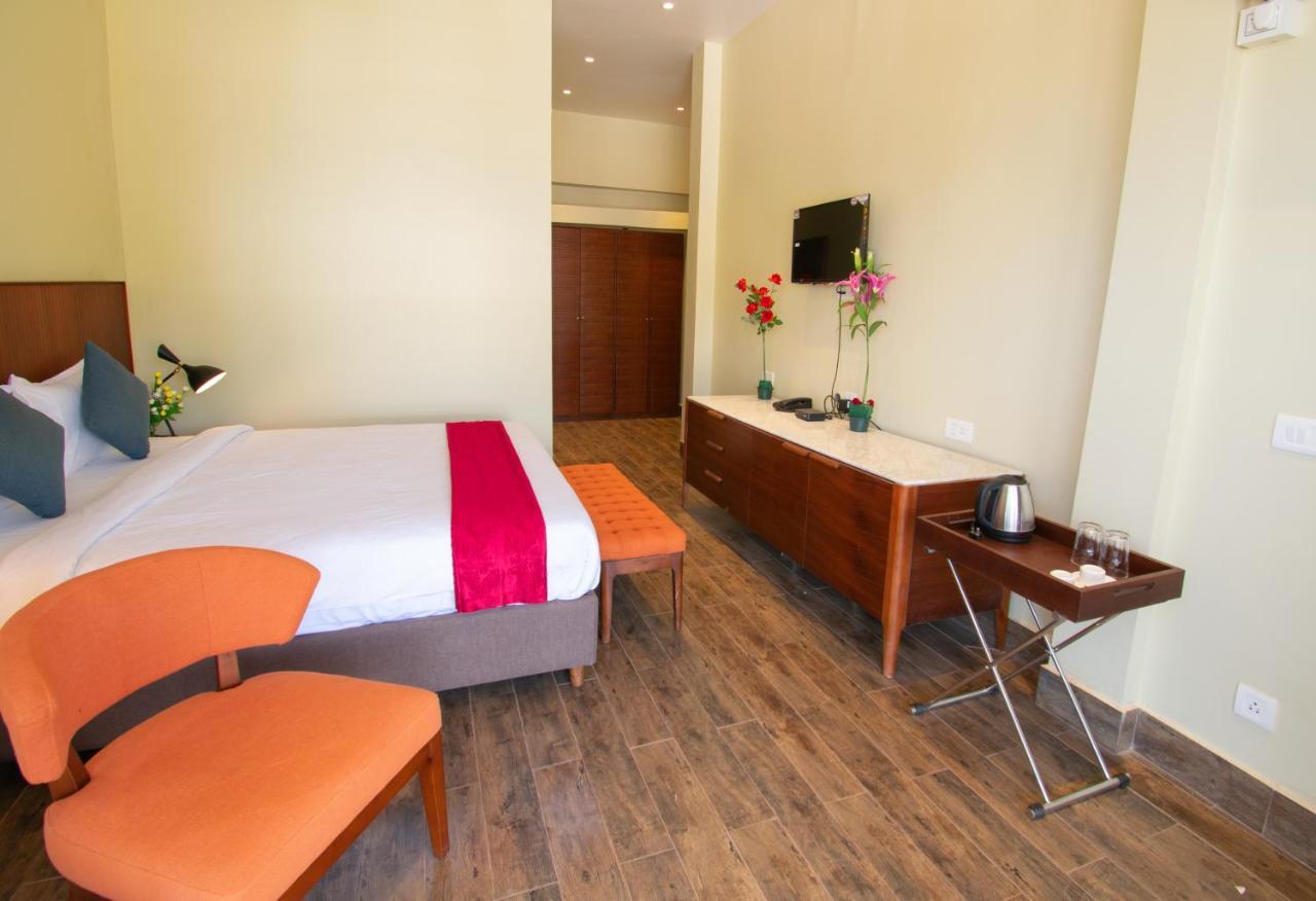 Octave Rococco Morjim Hotel Pernem Exterior photo