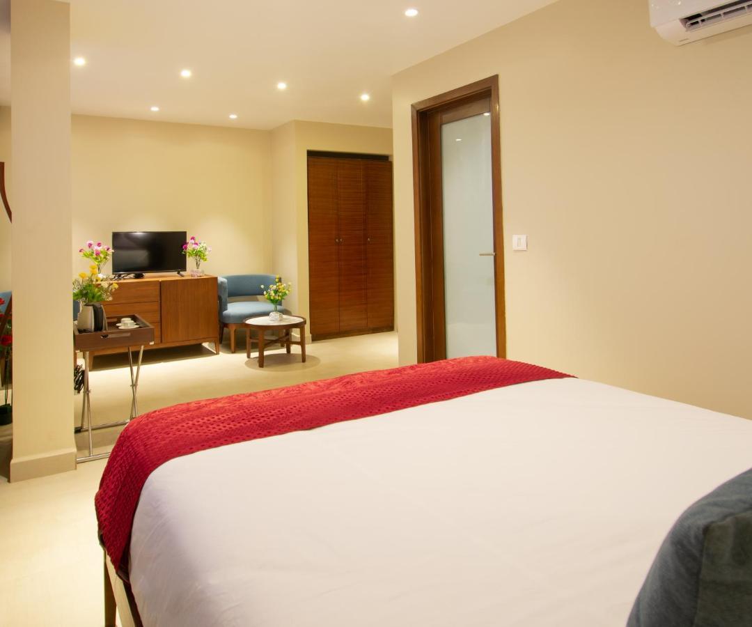 Octave Rococco Morjim Hotel Pernem Exterior photo