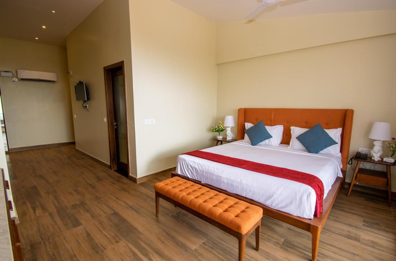 Octave Rococco Morjim Hotel Pernem Exterior photo