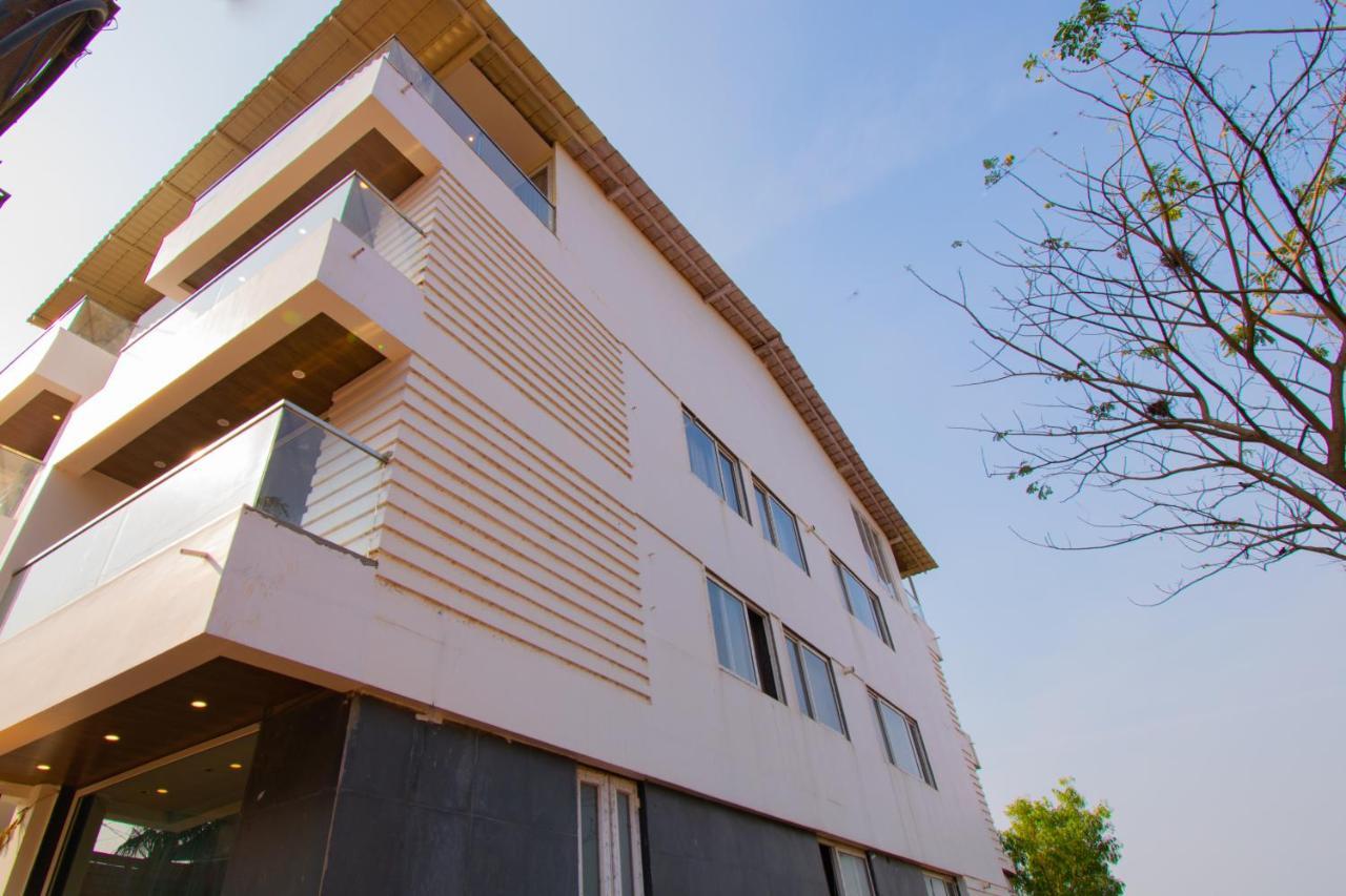 Octave Rococco Morjim Hotel Pernem Exterior photo